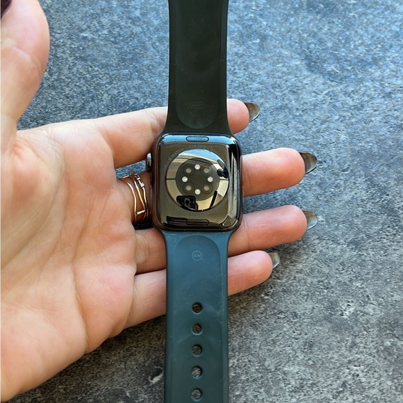 New apple watch series 6 in titanium - Picture 4 of 5